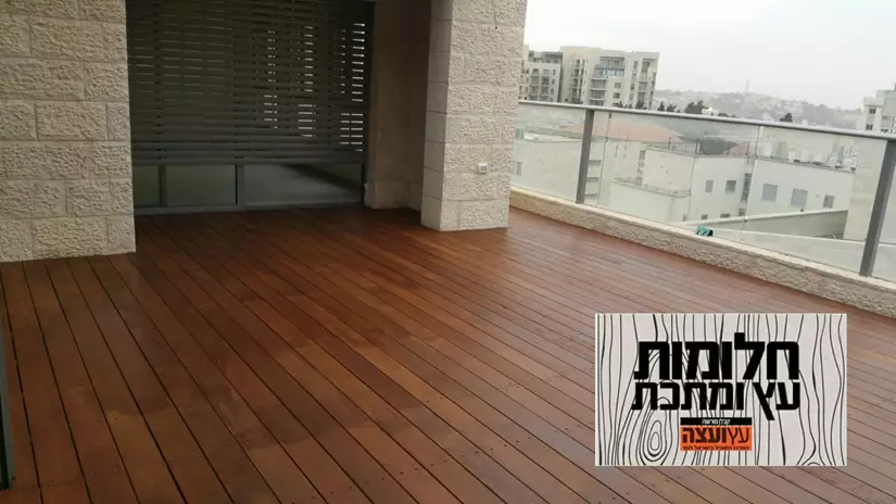 בניית דק במרפסת בגג